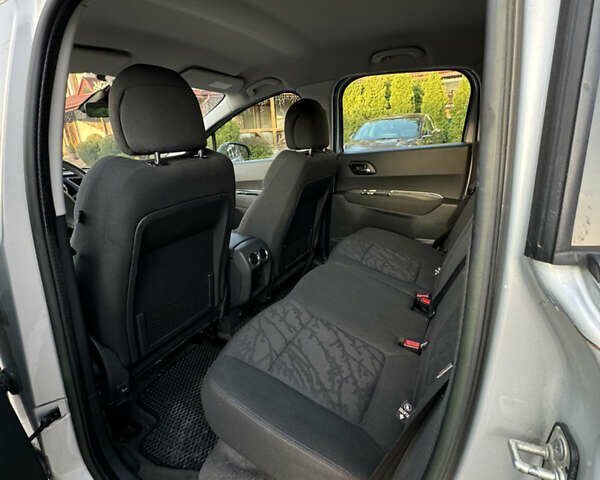 Серый Пежо 3008, объемом двигателя 1.56 л и пробегом 157 тыс. км за 8000 $, фото 16 на Automoto.ua