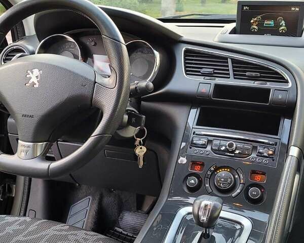 Серый Пежо 3008, объемом двигателя 2 л и пробегом 265 тыс. км за 10000 $, фото 3 на Automoto.ua