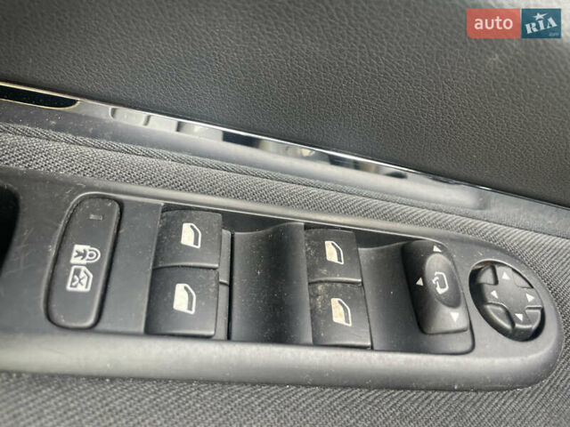 Пежо 3008 2013 в Умани на Automoto.ua Серый Пежо 3008, объемом двигателя 1.56 л и пробегом 180 тыс. км за 8000 $, фото 2 на Automoto.ua