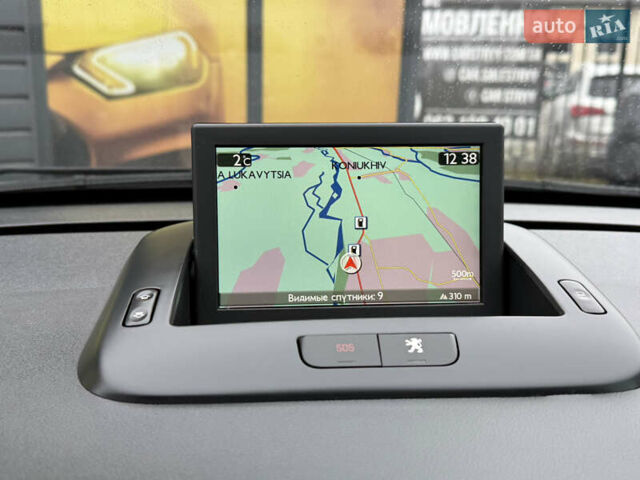 Серый Пежо 3008, объемом двигателя 1.6 л и пробегом 238 тыс. км за 9999 $, фото 45 на Automoto.ua