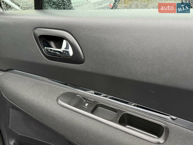 Серый Пежо 3008, объемом двигателя 1.6 л и пробегом 238 тыс. км за 9999 $, фото 29 на Automoto.ua