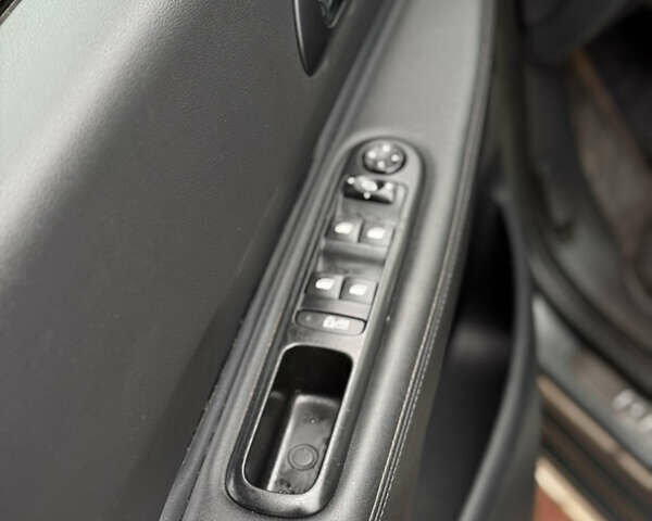 Сірий Пежо 3008, об'ємом двигуна 1.6 л та пробігом 221 тис. км за 9400 $, фото 37 на Automoto.ua