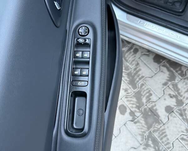 Сірий Пежо 3008, об'ємом двигуна 1.6 л та пробігом 195 тис. км за 10699 $, фото 19 на Automoto.ua