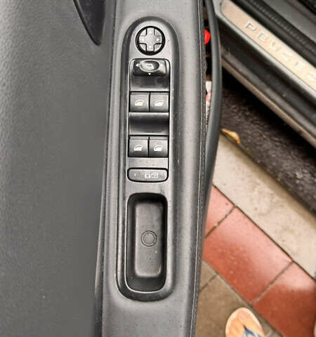 Сірий Пежо 3008, об'ємом двигуна 1.6 л та пробігом 221 тис. км за 10200 $, фото 12 на Automoto.ua