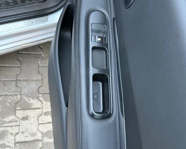 Сірий Пежо 3008, об'ємом двигуна 1.6 л та пробігом 195 тис. км за 10699 $, фото 45 на Automoto.ua