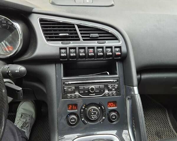 Серый Пежо 3008, объемом двигателя 2 л и пробегом 226 тыс. км за 11000 $, фото 13 на Automoto.ua