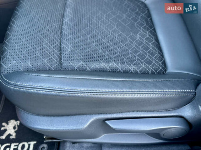 Пежо 3008 2014 у Самборе на Automoto.ua Сірий Пежо 3008, об'ємом двигуна 1.6 л та пробігом 137 тис. км за 10999 $, фото 41 на Automoto.ua