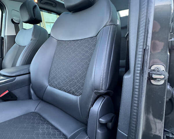 Пежо 3008 2014 у Самборе на Automoto.ua Сірий Пежо 3008, об'ємом двигуна 1.6 л та пробігом 137 тис. км за 10999 $, фото 37 на Automoto.ua