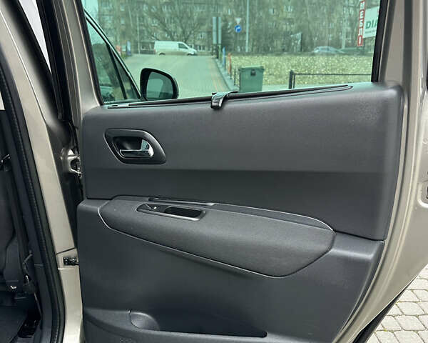 Серый Пежо 3008, объемом двигателя 1.6 л и пробегом 208 тыс. км за 9750 $, фото 30 на Automoto.ua