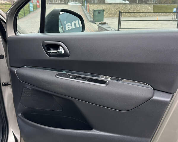 Серый Пежо 3008, объемом двигателя 1.6 л и пробегом 208 тыс. км за 9750 $, фото 27 на Automoto.ua