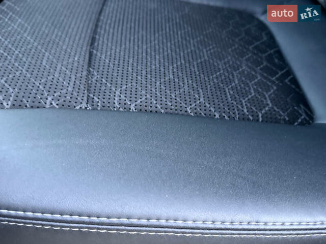 Пежо 3008 2014 у Самборе на Automoto.ua Сірий Пежо 3008, об'ємом двигуна 1.6 л та пробігом 137 тис. км за 10999 $, фото 50 на Automoto.ua