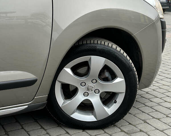 Серый Пежо 3008, объемом двигателя 1.6 л и пробегом 208 тыс. км за 9750 $, фото 7 на Automoto.ua