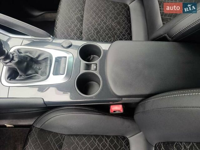 Серый Пежо 3008, объемом двигателя 2.01 л и пробегом 205 тыс. км за 11950 $, фото 33 на Automoto.ua