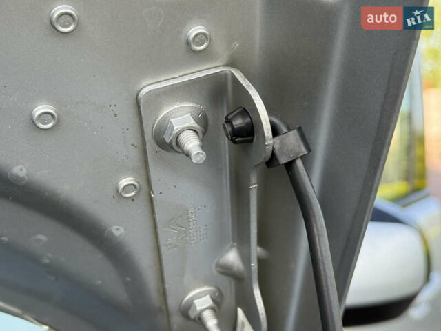 Сірий Пежо 3008, об'ємом двигуна 1.6 л та пробігом 235 тис. км за 10333 $, фото 73 на Automoto.ua