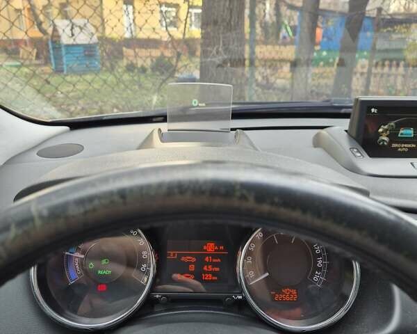 Серый Пежо 3008, объемом двигателя 2 л и пробегом 226 тыс. км за 11000 $, фото 12 на Automoto.ua