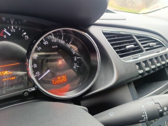 Серый Пежо 3008, объемом двигателя 2 л и пробегом 205 тыс. км за 12050 $, фото 7 на Automoto.ua