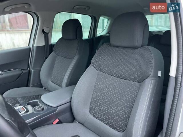 Серый Пежо 3008, объемом двигателя 1.6 л и пробегом 228 тыс. км за 12600 $, фото 21 на Automoto.ua