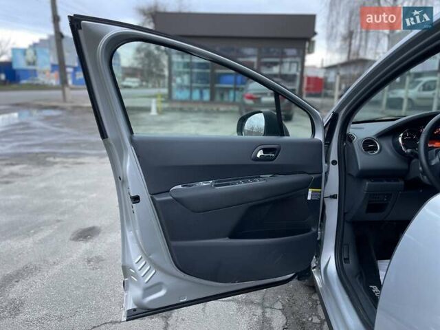 Серый Пежо 3008, объемом двигателя 1.6 л и пробегом 228 тыс. км за 12600 $, фото 8 на Automoto.ua