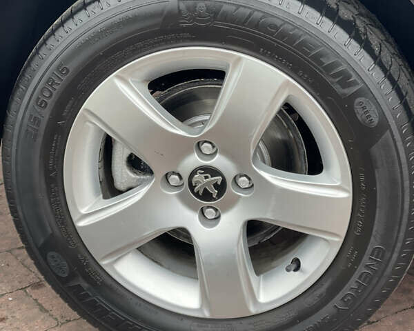 Сірий Пежо 3008, об'ємом двигуна 1.6 л та пробігом 199 тис. км за 10999 $, фото 37 на Automoto.ua