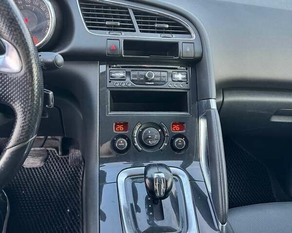 Серый Пежо 3008, объемом двигателя 2 л и пробегом 276 тыс. км за 9900 $, фото 4 на Automoto.ua
