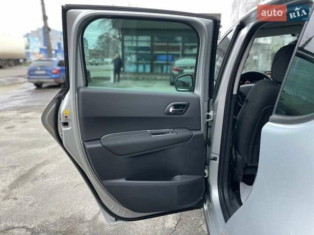 Серый Пежо 3008, объемом двигателя 1.6 л и пробегом 228 тыс. км за 12600 $, фото 23 на Automoto.ua