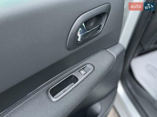 Серый Пежо 3008, объемом двигателя 1.6 л и пробегом 228 тыс. км за 12600 $, фото 24 на Automoto.ua