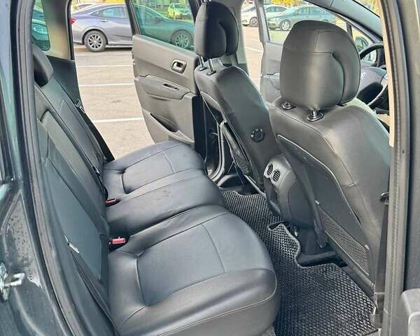 Серый Пежо 3008, объемом двигателя 2 л и пробегом 276 тыс. км за 9900 $, фото 7 на Automoto.ua