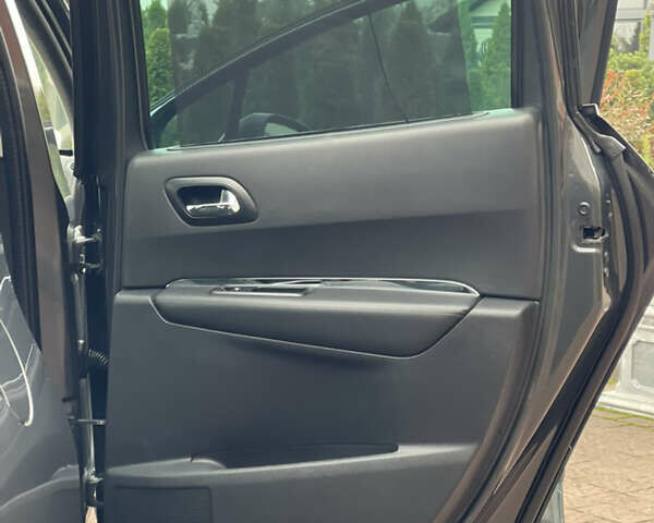 Сірий Пежо 3008, об'ємом двигуна 1.6 л та пробігом 199 тис. км за 10999 $, фото 99 на Automoto.ua