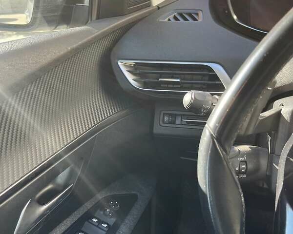 Сірий Пежо 3008, об'ємом двигуна 1.5 л та пробігом 185 тис. км за 20199 $, фото 1 на Automoto.ua