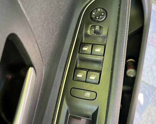 Серый Пежо 3008, объемом двигателя 2 л и пробегом 105 тыс. км за 22000 $, фото 8 на Automoto.ua