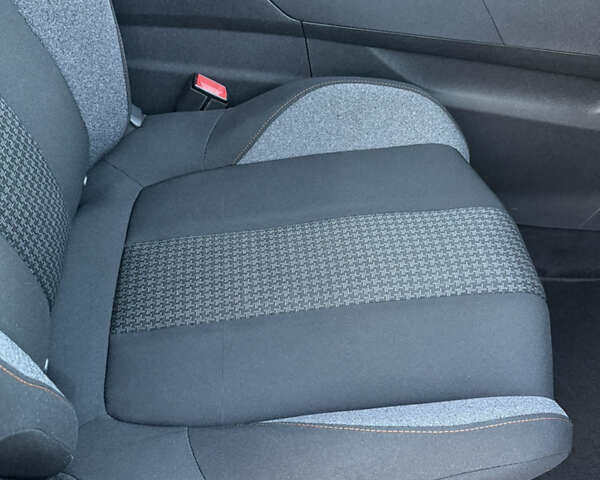 Серый Пежо 3008, объемом двигателя 1.5 л и пробегом 132 тыс. км за 19499 $, фото 21 на Automoto.ua