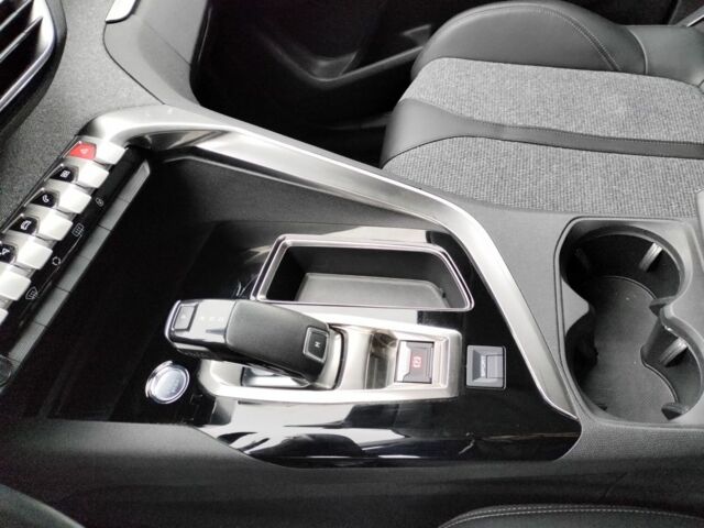 Серый Пежо 3008, объемом двигателя 1.5 л и пробегом 188 тыс. км за 21500 $, фото 17 на Automoto.ua