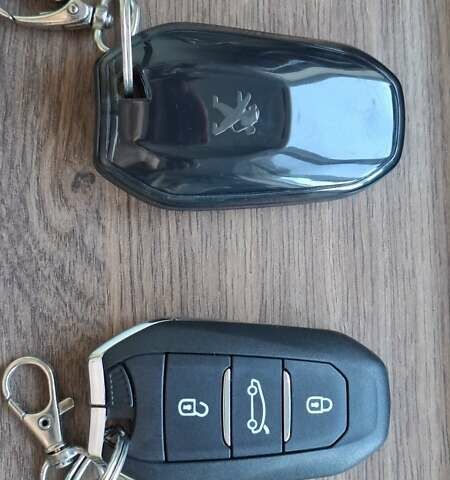 Сірий Пежо 3008, об'ємом двигуна 1.5 л та пробігом 127 тис. км за 21800 $, фото 65 на Automoto.ua