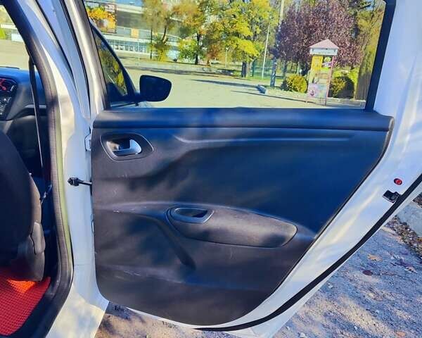 Білий Пежо 301, об'ємом двигуна 1.2 л та пробігом 115 тис. км за 7000 $, фото 4 на Automoto.ua