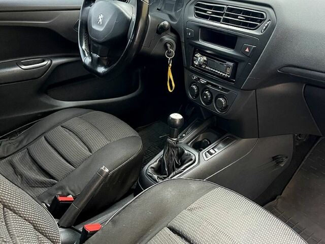 Белый Пежо 301, объемом двигателя 1.2 л и пробегом 300 тыс. км за 3700 $, фото 9 на Automoto.ua