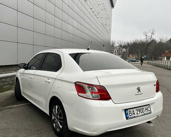 Белый Пежо 301, объемом двигателя 1.2 л и пробегом 120 тыс. км за 8000 $, фото 3 на Automoto.ua