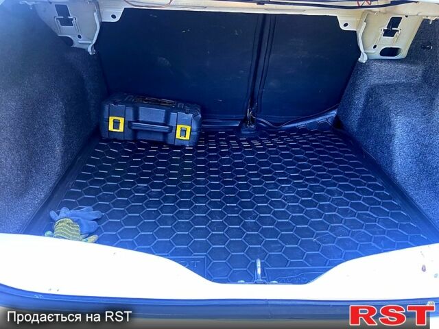 Белый Пежо 301, объемом двигателя 1.6 л и пробегом 132 тыс. км за 8300 $, фото 4 на Automoto.ua