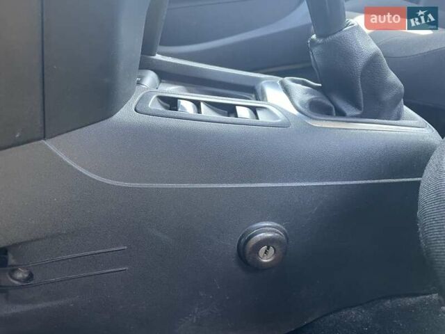 Білий Пежо 301, об'ємом двигуна 1.2 л та пробігом 90 тис. км за 5100 $, фото 9 на Automoto.ua