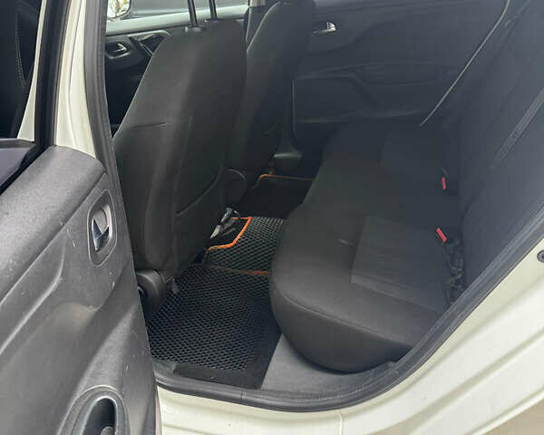 Белый Пежо 301, объемом двигателя 1.56 л и пробегом 260 тыс. км за 5500 $, фото 4 на Automoto.ua