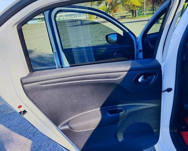 Білий Пежо 301, об'ємом двигуна 1.2 л та пробігом 115 тис. км за 7000 $, фото 2 на Automoto.ua