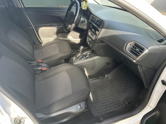 Белый Пежо 301, объемом двигателя 1.6 л и пробегом 223 тыс. км за 5850 $, фото 5 на Automoto.ua