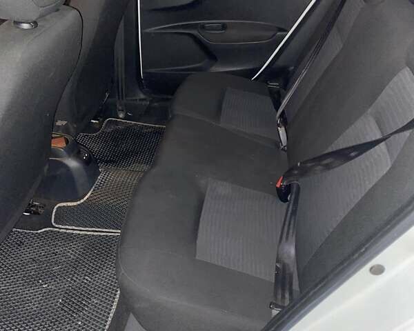 Білий Пежо 301, об'ємом двигуна 1.59 л та пробігом 134 тис. км за 6800 $, фото 3 на Automoto.ua