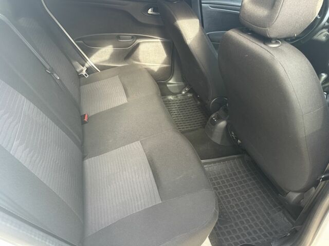 Белый Пежо 301, объемом двигателя 1.6 л и пробегом 223 тыс. км за 5850 $, фото 4 на Automoto.ua