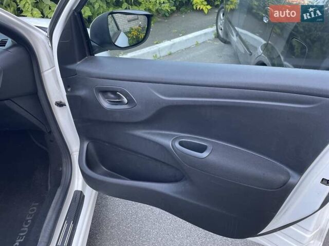 Білий Пежо 301, об'ємом двигуна 1.2 л та пробігом 90 тис. км за 5100 $, фото 3 на Automoto.ua