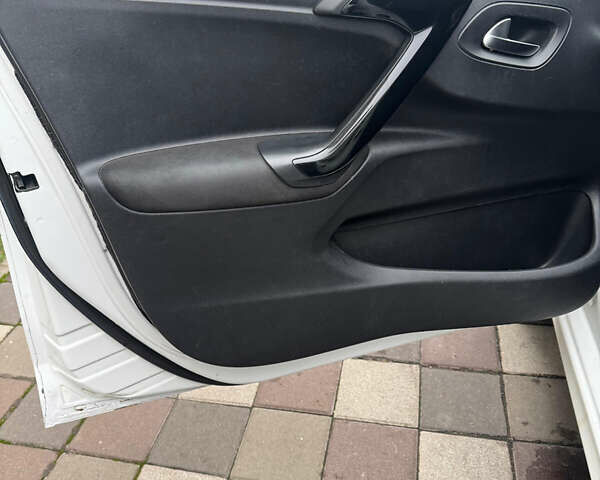 Белый Пежо 301, объемом двигателя 1.56 л и пробегом 260 тыс. км за 5500 $, фото 7 на Automoto.ua