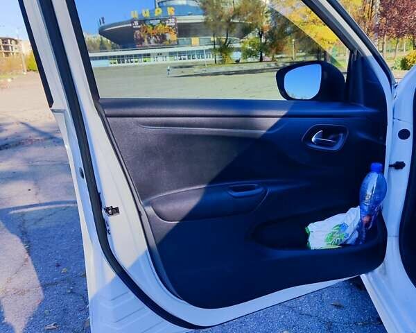 Білий Пежо 301, об'ємом двигуна 1.2 л та пробігом 115 тис. км за 7000 $, фото 6 на Automoto.ua