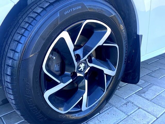 Белый Пежо 301, объемом двигателя 1.6 л и пробегом 132 тыс. км за 8300 $, фото 6 на Automoto.ua