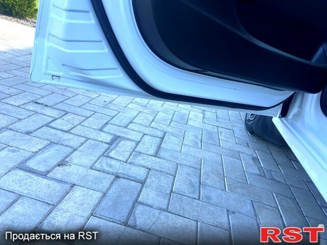 Белый Пежо 301, объемом двигателя 1.6 л и пробегом 132 тыс. км за 8300 $, фото 5 на Automoto.ua