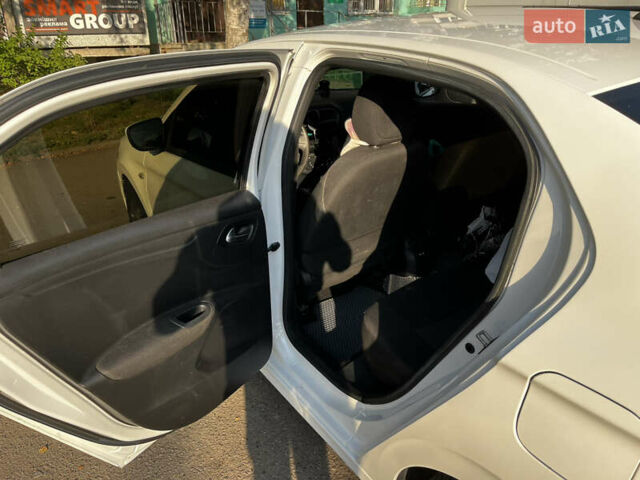 Белый Пежо 301, объемом двигателя 1.56 л и пробегом 316 тыс. км за 6000 $, фото 6 на Automoto.ua