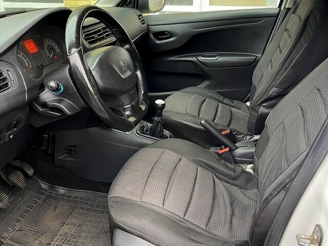 Белый Пежо 301, объемом двигателя 1.2 л и пробегом 300 тыс. км за 3700 $, фото 6 на Automoto.ua